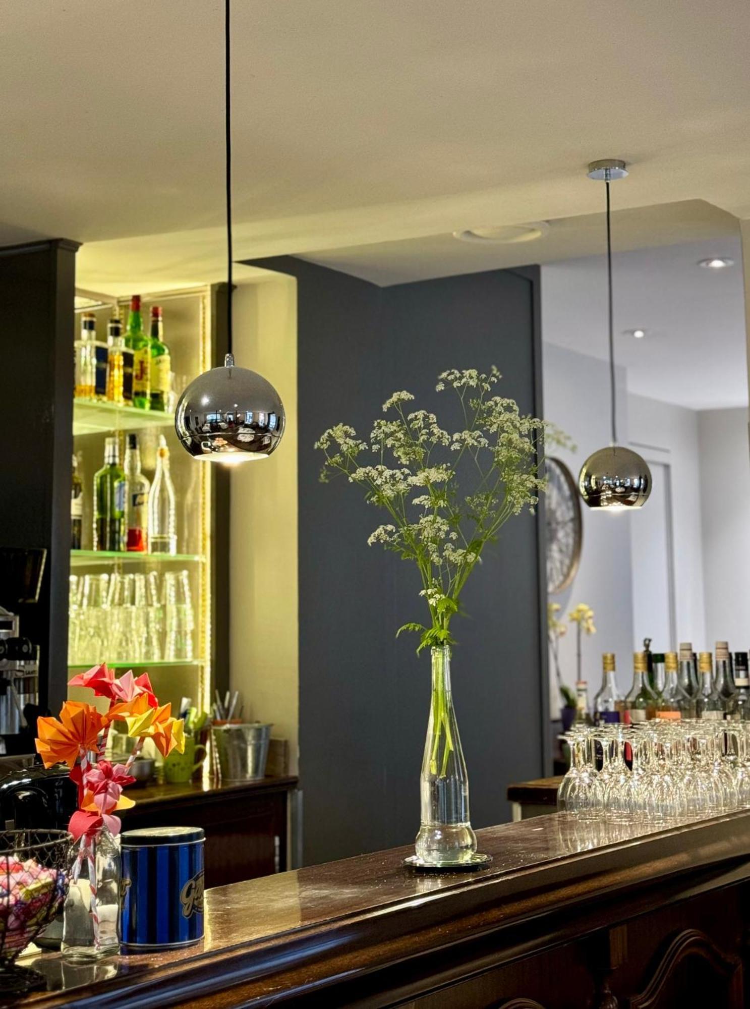 Hotel Paris Vesinet- Logis Hotel Restaurant Le Vésinet Eksteriør bilde