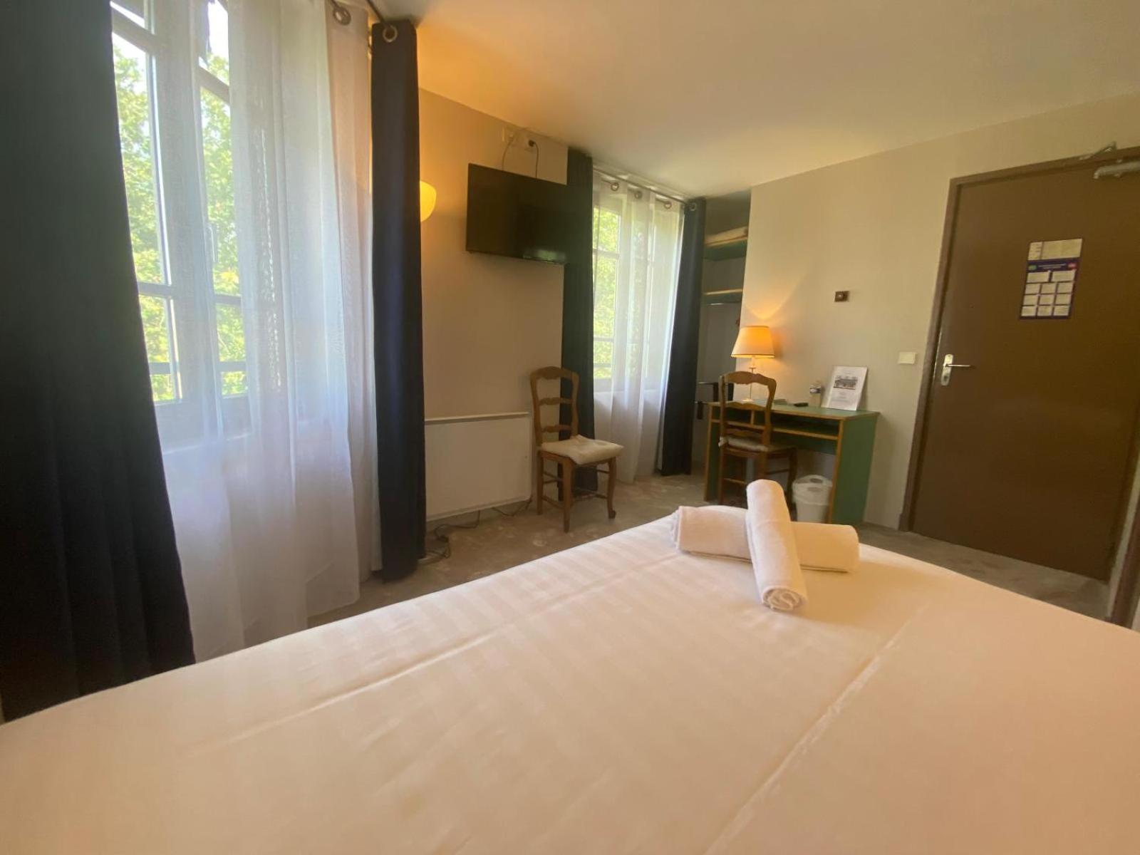 Hotel Paris Vesinet- Logis Hotel Restaurant Le Vésinet Eksteriør bilde